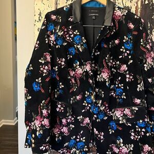 Lane Bryant’s Floral velour like tuxedo Blazer. Women’s size 20P. Bryant blazer